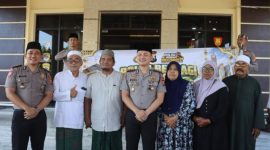 Warga Situbondo Ini Kaget Dapat Hadiah Umrah Gratis dari Kapolri