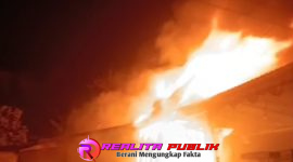Kobaran api membakar rumah warga di Olean Situbondo. (Foto: tangkapan layar video amatir)